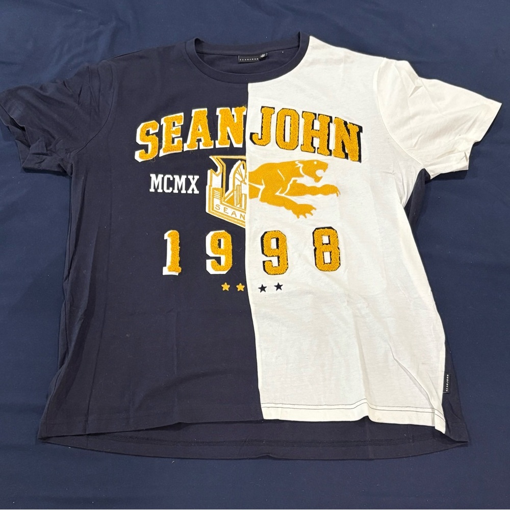 Sean John Men's Blue and White Split Graphic Tee